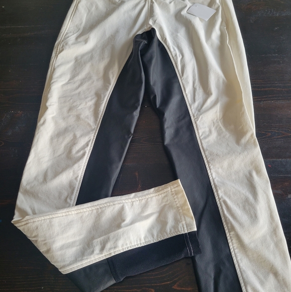 Kerrits show breeches. Size large. Excellent condition - Picture 1 of 4